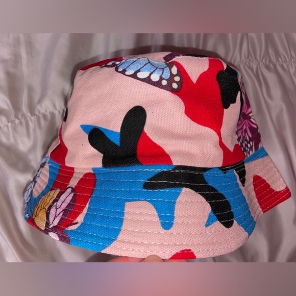 2 camouflage Butterfly Bucket Hats in blue and pink - Picture 4 of 6